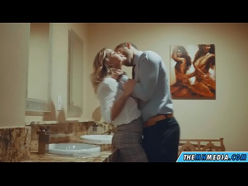 ❤️ Cuando una rubia tetona te seduce en un baño público ❤️ Porno vk en es.friendmap.top ❌️